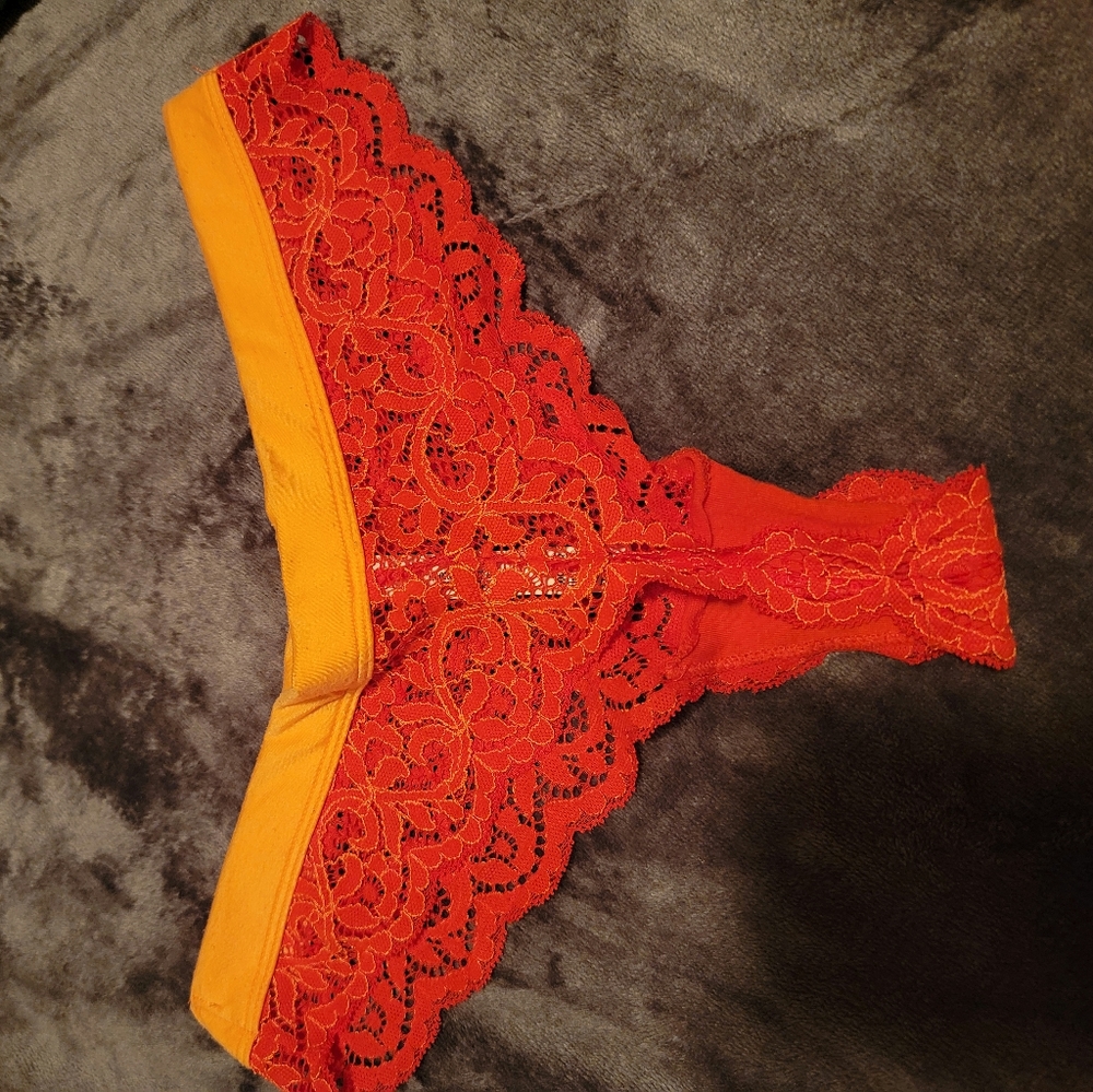 Thongs - Picture 5 of 5